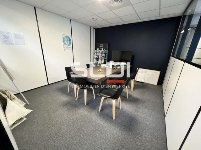 Locaux d'activités A LOUER - CALUIRE ET CUIRE - 1 060 m²