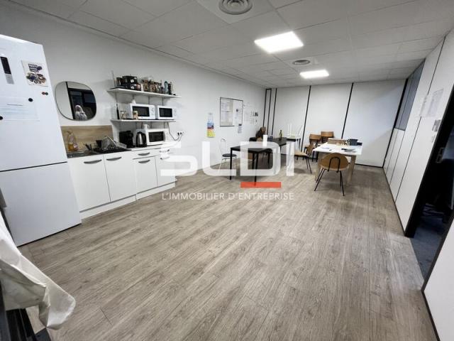 Locaux d'activités A LOUER - CALUIRE ET CUIRE - 1 060 m²