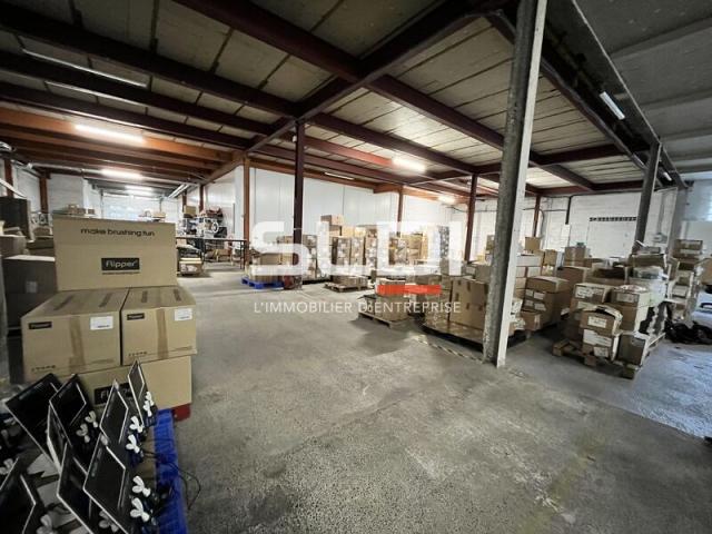Locaux d'activités A LOUER - CALUIRE ET CUIRE - 1 060 m²