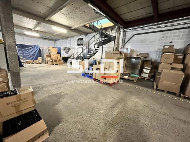 Locaux d'activités A LOUER - CALUIRE ET CUIRE - 1 060 m²