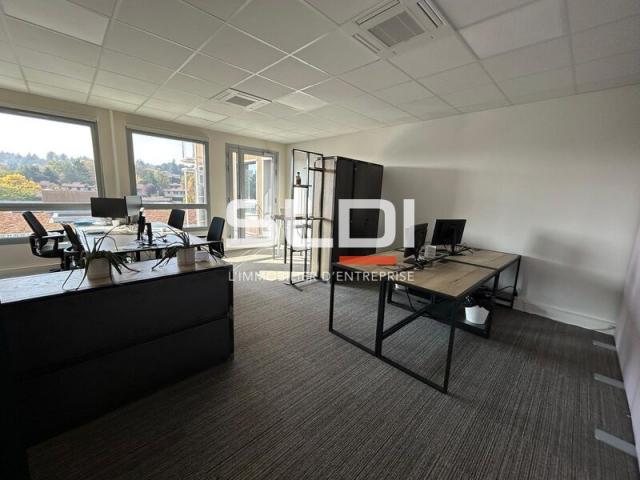 Bureaux A LOUER - DARDILLY - 343 m²