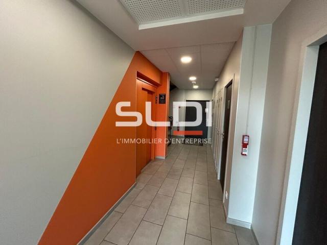 Bureaux A LOUER - DARDILLY - 343 m²