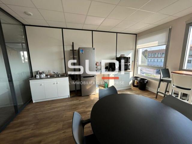 Bureaux A LOUER - DARDILLY - 343 m²