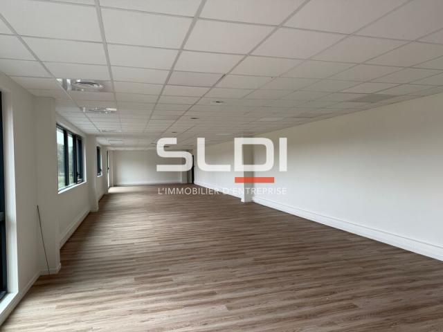Locaux d'activités A LOUER - SAINT LAURENT DE MURE - 5 687 m²