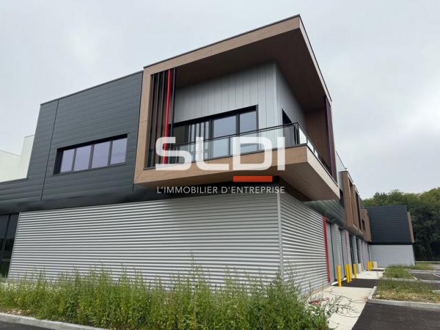 Locaux d'activités A LOUER - SAINT LAURENT DE MURE - 5 687 m²