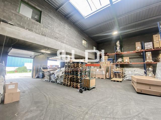 Locaux d'activités A LOUER - GENAS - 2 208 m²