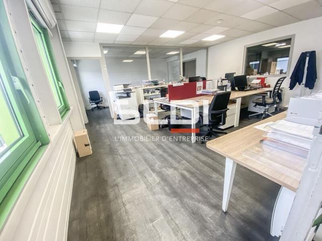 Locaux d'activités A LOUER - GENAS - 2 208 m²