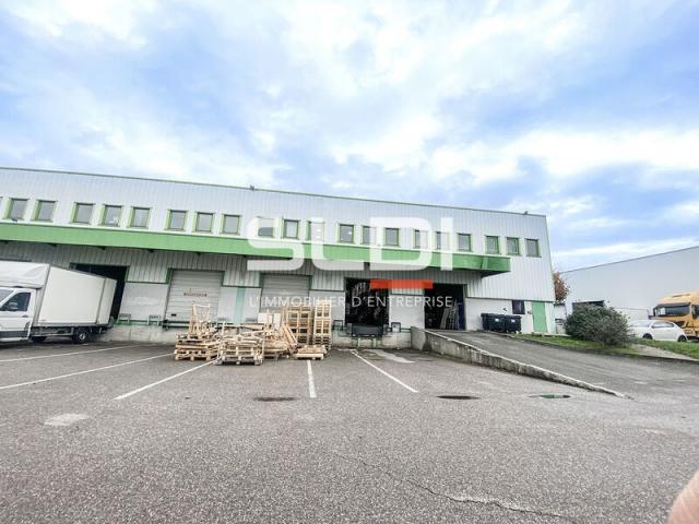 Locaux d'activités A LOUER - GENAS - 2 208 m²
