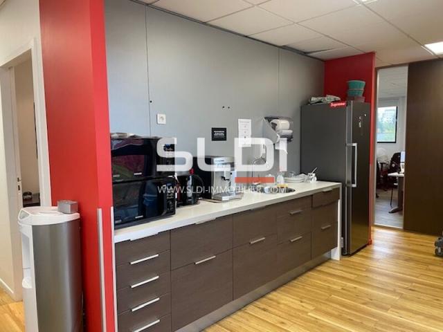 Bureaux A VENDRE OU A LOUER - RILLIEUX LA PAPE - 492 m²