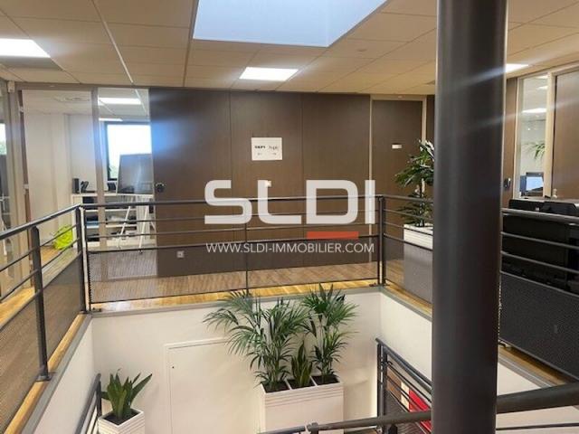 Bureaux A VENDRE OU A LOUER - RILLIEUX LA PAPE - 492 m²