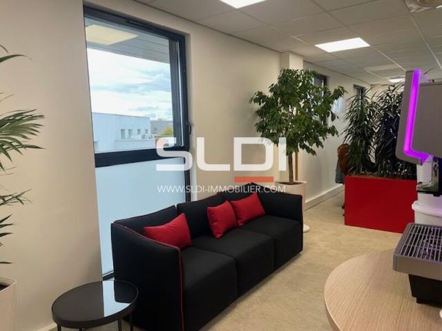 Bureaux A VENDRE OU A LOUER - RILLIEUX LA PAPE - 494 m²