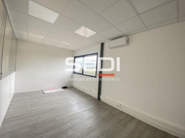 Locaux d'activités A VENDRE - VAULX MILIEU - 446 m²