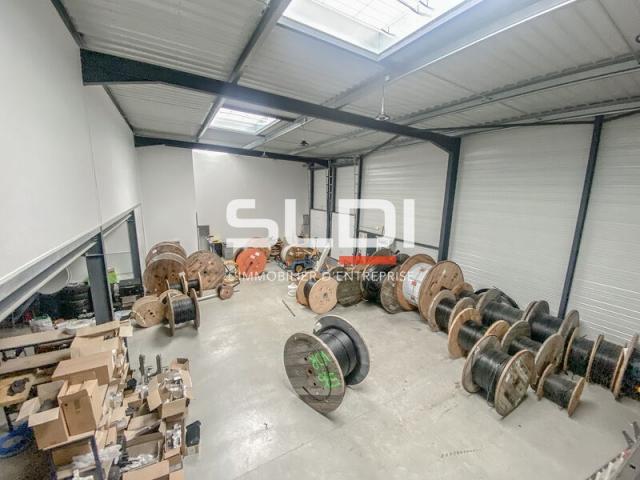 Locaux d'activités A VENDRE - VAULX MILIEU - 446 m²