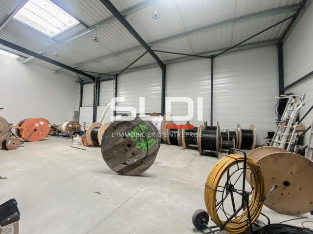 Locaux d'activités A VENDRE - VAULX MILIEU - 446 m²