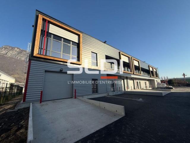 Locaux d'activités A LOUER - FONTANIL CORNILLON - 5 652 m²