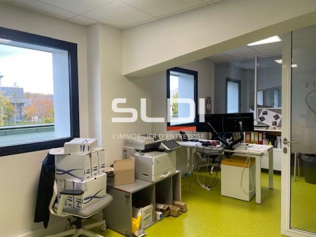 Locaux d'activités A VENDRE - RILLIEUX LA PAPE - 850 m²
