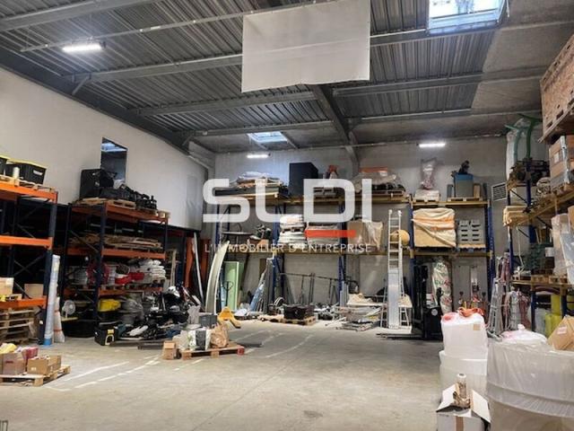 Locaux d'activités A VENDRE - RILLIEUX LA PAPE - 850 m²