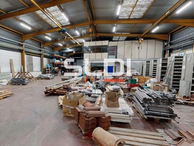 Locaux d'activités A LOUER - VENISSIEUX - 1 275 m²