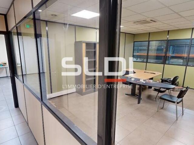 Locaux d'activités A LOUER - VENISSIEUX - 1 275 m²