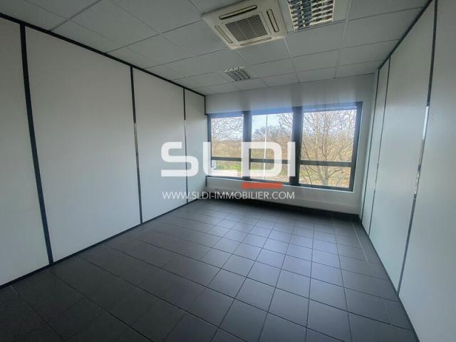 Bureaux A LOUER - SAINT PRIEST - 392 m²