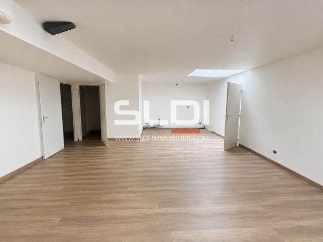 Commerces A LOUER - LIMAS - 200 m²