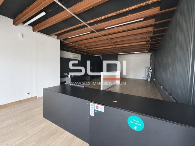 Commerces A LOUER - LIMAS - 200 m²