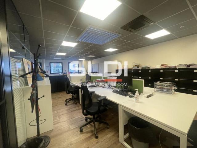 Bureaux A LOUER - CALUIRE ET CUIRE - 899 m²