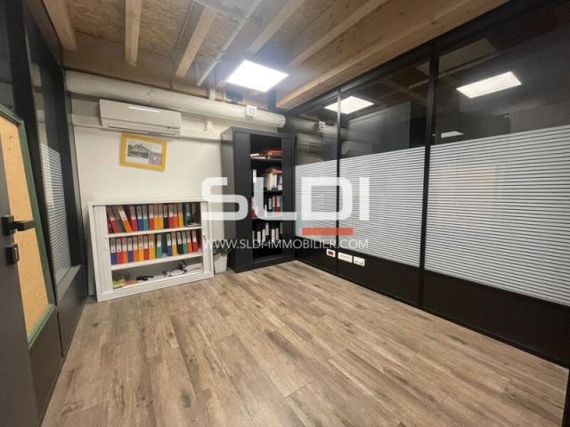 Bureaux A LOUER - CALUIRE ET CUIRE - 899 m²