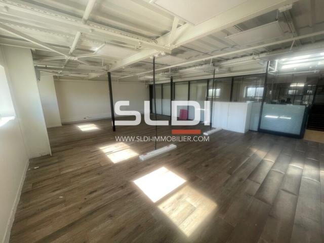 Bureaux A LOUER - CALUIRE ET CUIRE - 899 m²