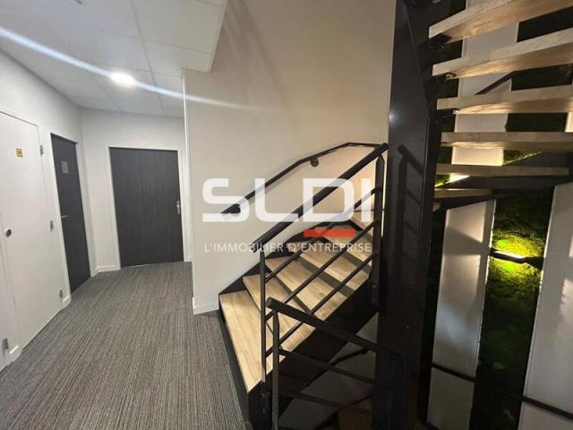 Bureaux A LOUER - DARDILLY - 345 m²
