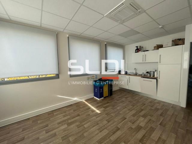 Bureaux A LOUER - DARDILLY - 345 m²
