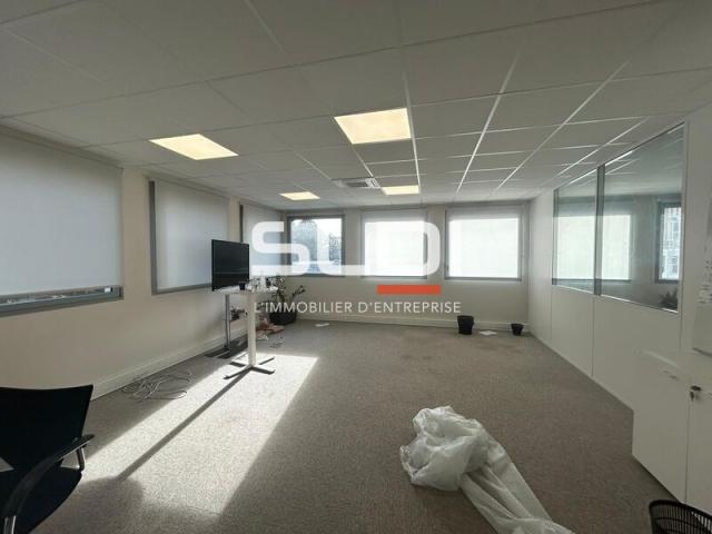 Bureaux A LOUER - DARDILLY - 345 m²