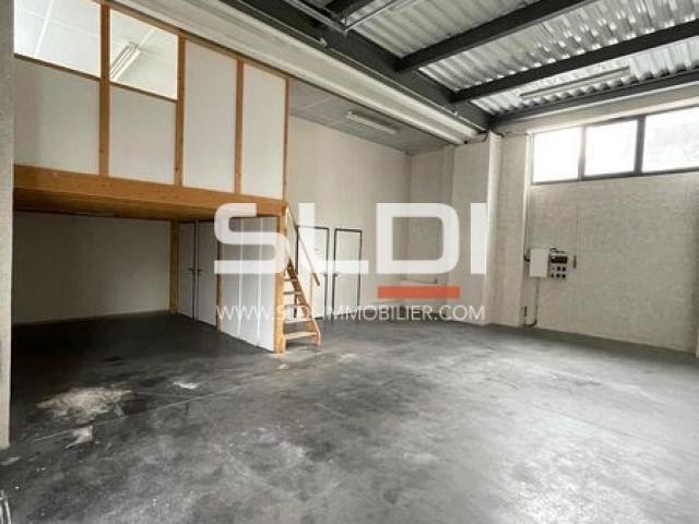 Locaux d'activités A LOUER - VILLEURBANNE - 403 m²