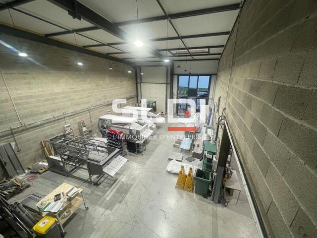 Locaux d'activités A VENDRE OU A LOUER - TREVOUX - 140 m²
