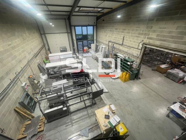 Locaux d'activités A VENDRE OU A LOUER - TREVOUX - 140 m²