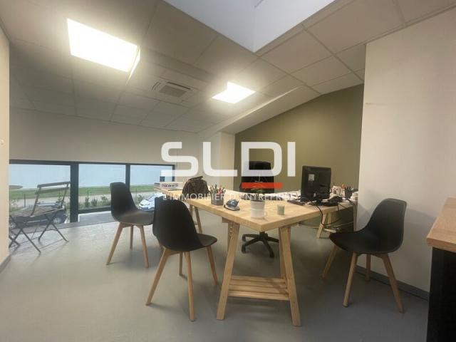 Locaux d'activités A VENDRE OU A LOUER - TREVOUX - 140 m²