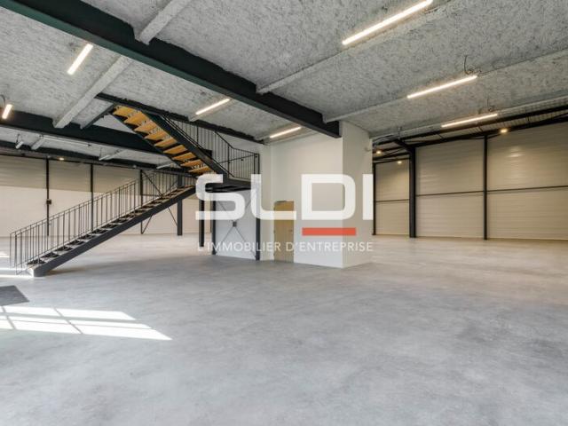 Locaux d'activités A LOUER - CORBAS - 1 771 m²