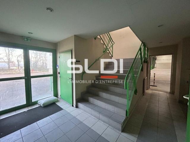 Locaux d'activités A VENDRE OU A LOUER - JASSANS RIOTTIER - 7 883 m²