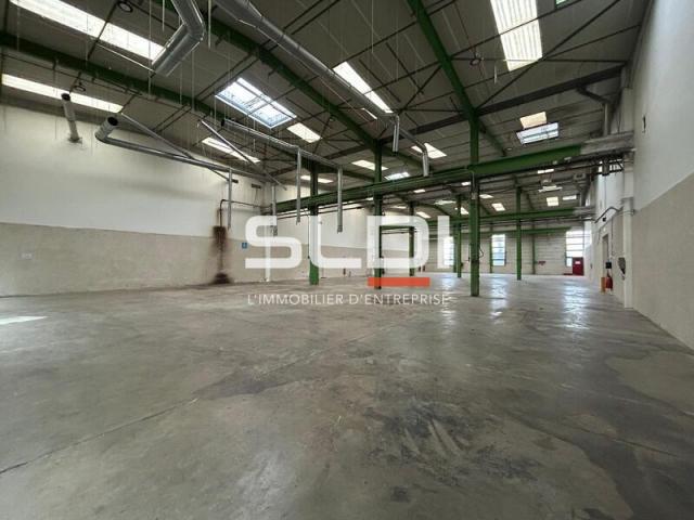 Locaux d'activités A VENDRE OU A LOUER - JASSANS RIOTTIER - 7 883 m²
