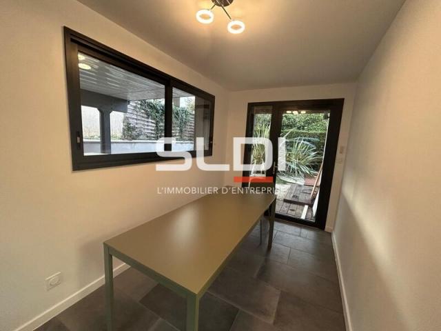 Bureaux A LOUER - CHAMPAGNE AU MONT D'OR - 94 m²