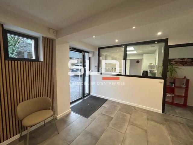 Bureaux A LOUER - CHAMPAGNE AU MONT D'OR - 94 m²