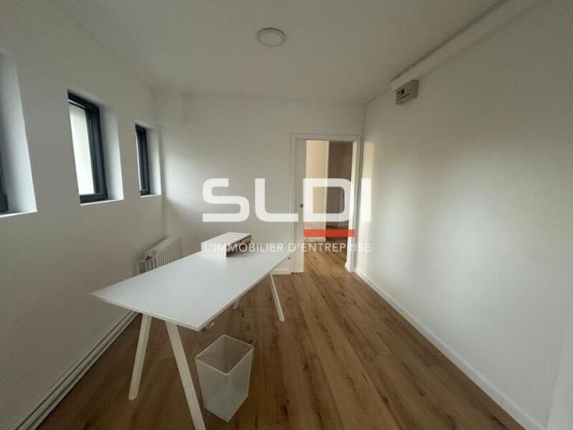 Bureaux A LOUER - CHAMPAGNE AU MONT D'OR - 94 m²