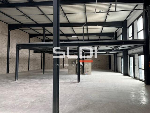 Locaux d'activités A VENDRE - VILLETTE D'ANTHON - 217 m²