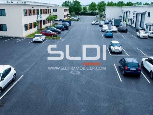 Locaux d'activités A LOUER - MEYZIEU - 2 245 m²