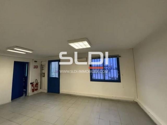 Locaux d'activités A LOUER - PUSIGNAN - 1 305 m²