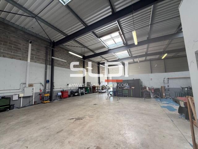 Locaux d'activités A LOUER - BOURGOIN JALLIEU - 600 m²