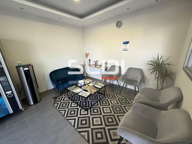 Locaux d'activités A LOUER - BOURGOIN JALLIEU - 600 m²