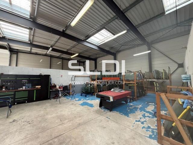 Locaux d'activités A LOUER - BOURGOIN JALLIEU - 600 m²