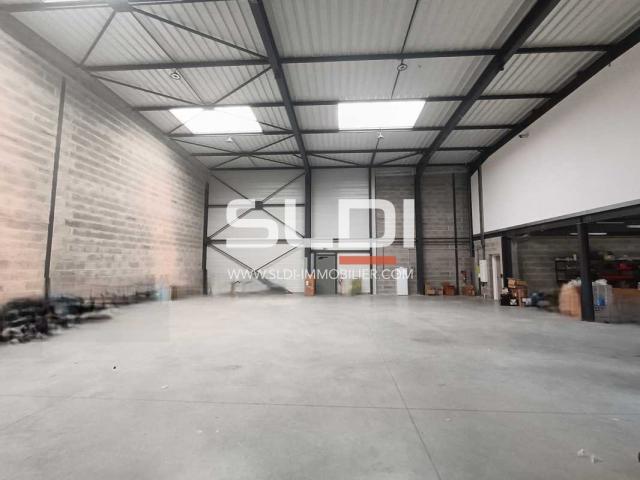 Locaux d'activités A LOUER - CHASSIEU - 630 m²