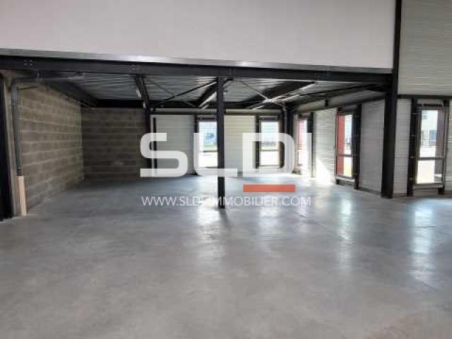 Locaux d'activités A LOUER - CHASSIEU - 630 m²